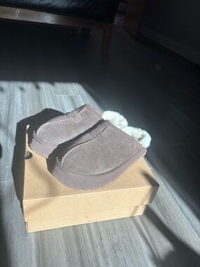 UGG brown suede platform slippers Excellent condition